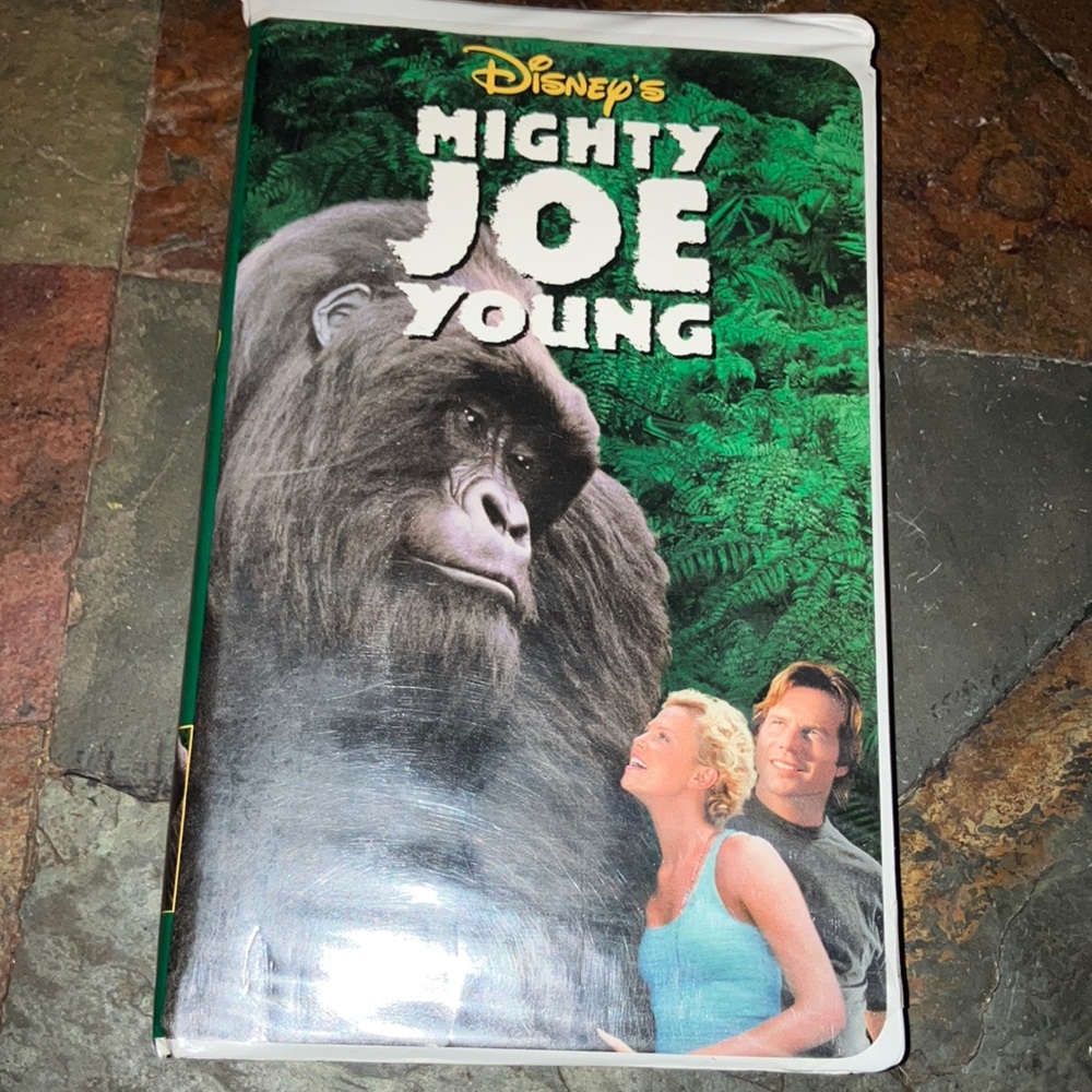 Disney's Mighty Joe Young‎ VHS